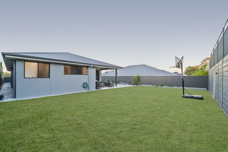 Photo - 12 King Arthur Crescent, Murrumba Downs QLD 4503 - Image 22