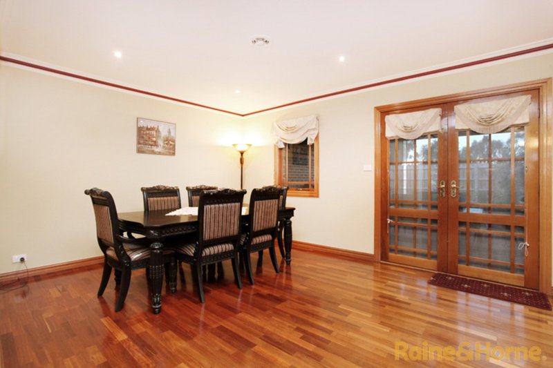 Photo - 12 King Circuit, Caroline Springs VIC 3023 - Image 4