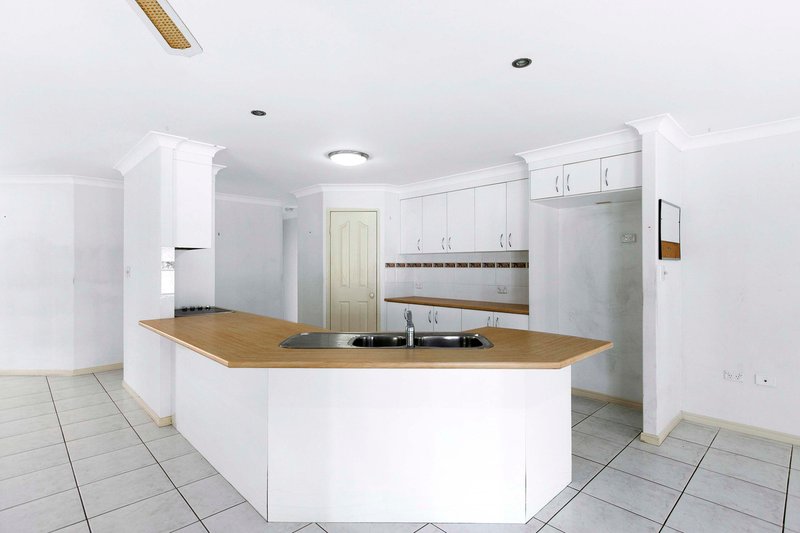 Photo - 12 Kingston Close, Wondunna QLD 4655 - Image 6