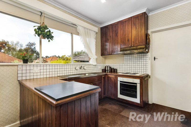 Photo - 12 Kinnoull Grove, Glen Waverley VIC 3150 - Image 4