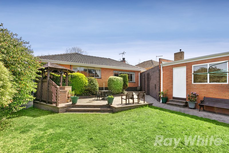 Photo - 12 Kinnoull Grove, Glen Waverley VIC 3150 - Image 8