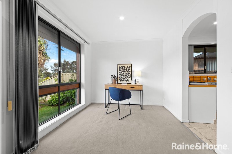 Photo - 12 Kinterbury Drive, Kings Park VIC 3021 - Image 4