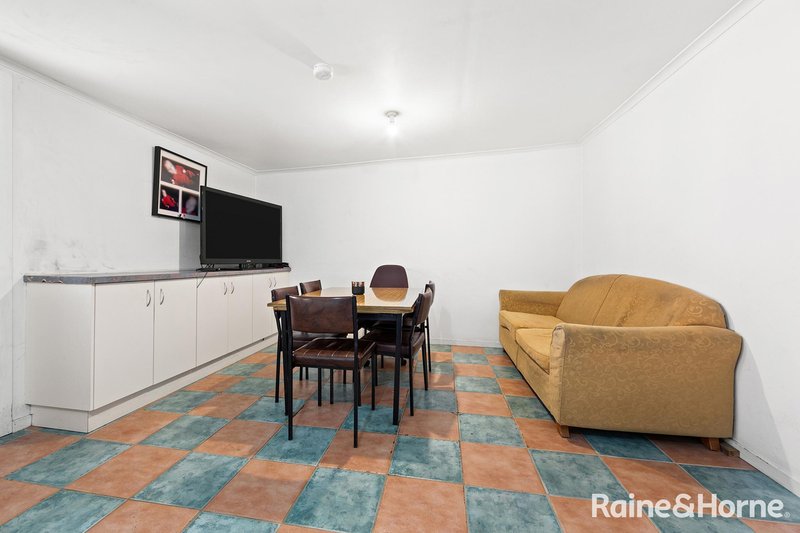 Photo - 12 Kinterbury Drive, Kings Park VIC 3021 - Image 14