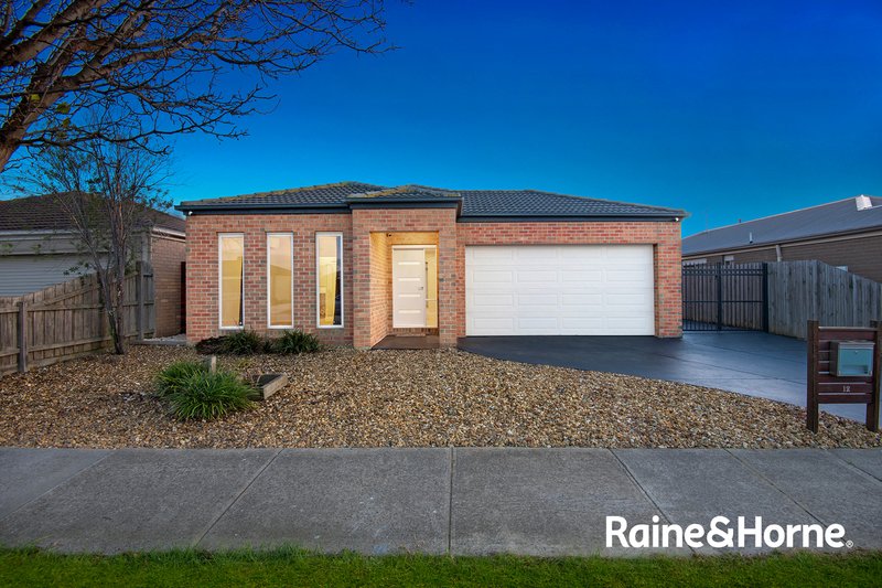 12 Kirwan Drive, Cranbourne East VIC 3977