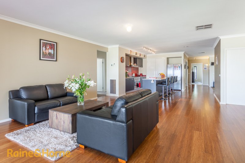 Photo - 12 Knightsbridge Street, Sunbury VIC 3429 - Image 7