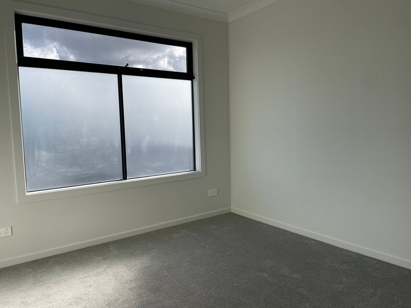 Photo - 12 Kronos Walk, Wollert VIC 3750 - Image 5