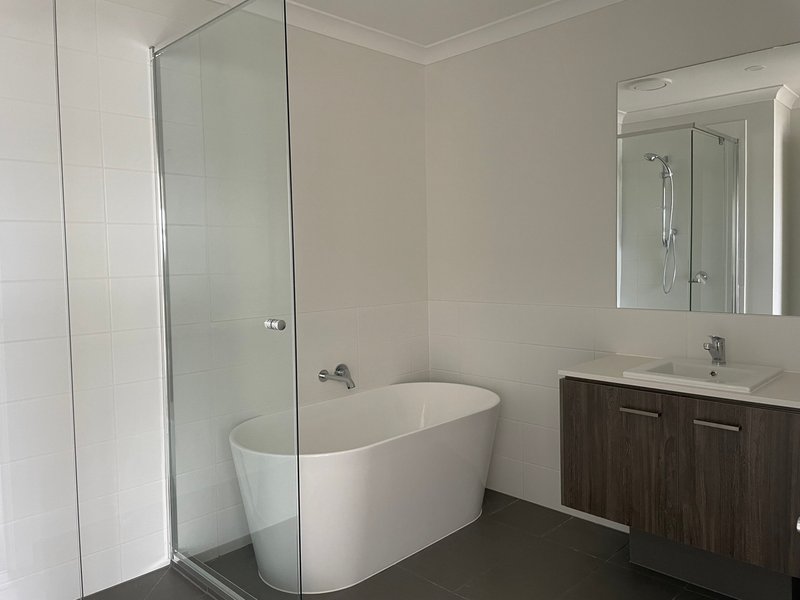Photo - 12 Kronos Walk, Wollert VIC 3750 - Image 9