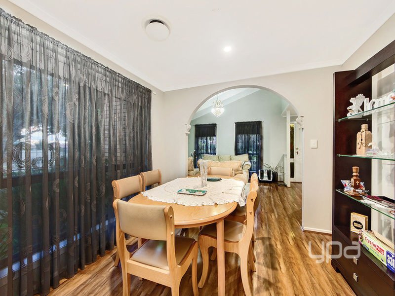 Photo - 12 Kurung Drive, Kings Park VIC 3021 - Image 3