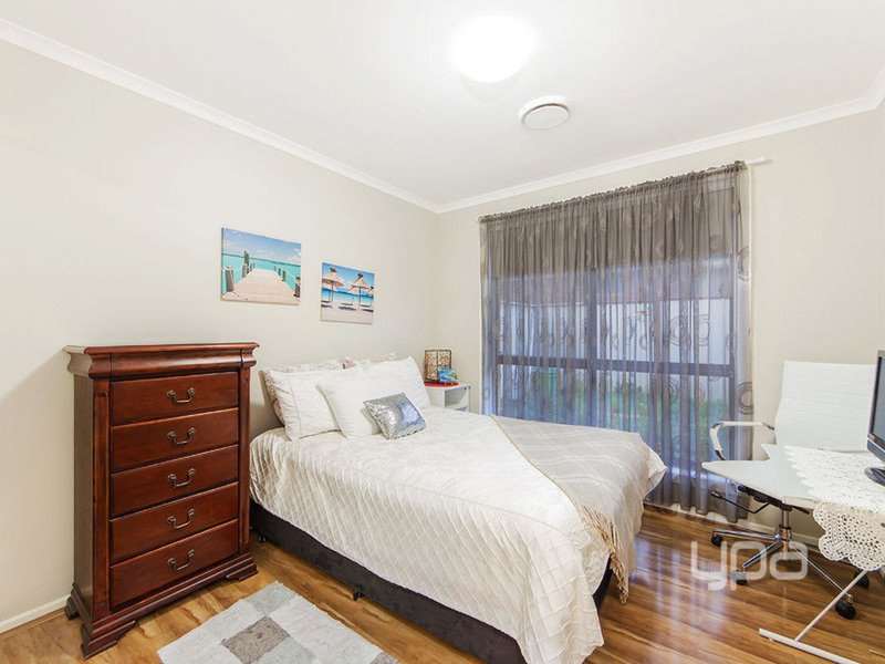 Photo - 12 Kurung Drive, Kings Park VIC 3021 - Image 8