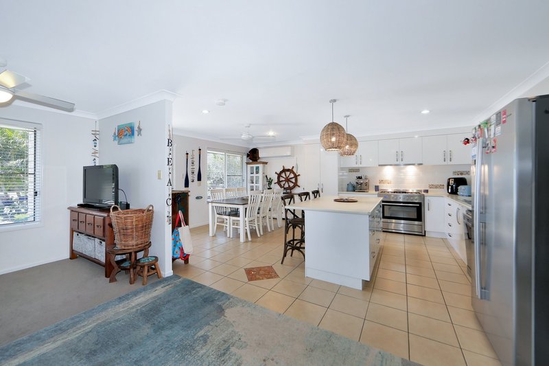 Photo - 12 Lakeside Drive, Burrum Heads QLD 4659 - Image 11