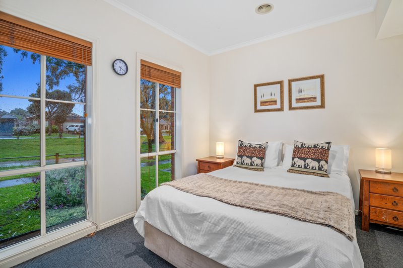 Photo - 12 Lancewood Walk, South Morang VIC 3752 - Image 13