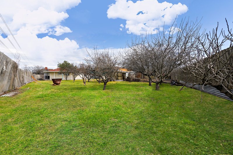Photo - 12 Lansell Court, Thomastown VIC 3074 - Image 13
