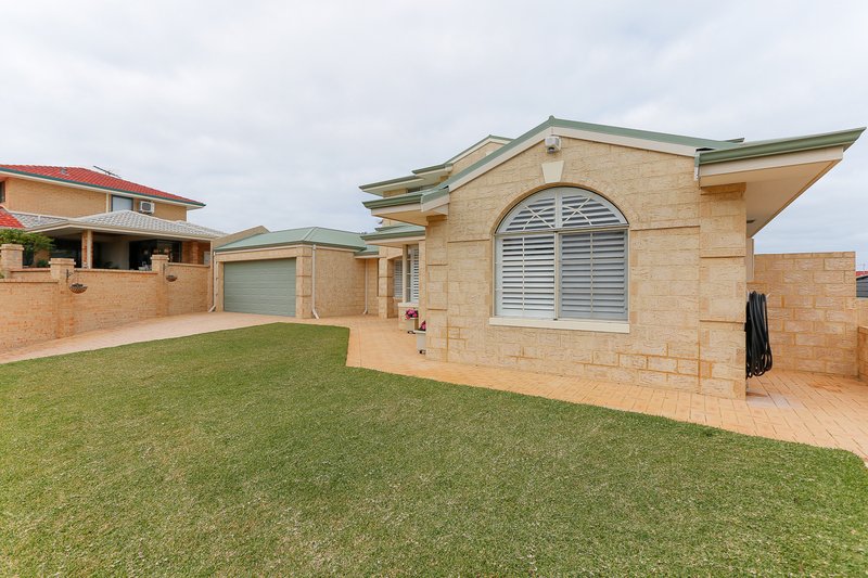 Photo - 12 Larne Place, Mindarie WA 6030 - Image 2