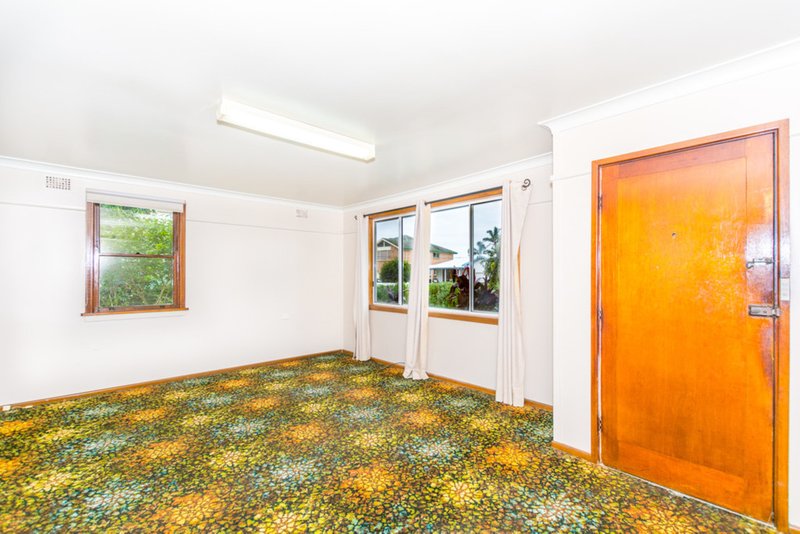 Photo - 12 Lassiter Avenue, Woonona NSW 2517 - Image 6