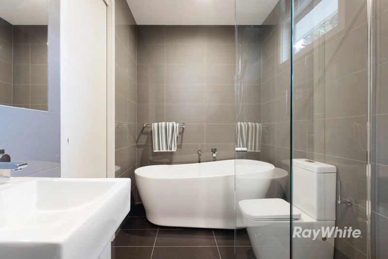 Photo - 1/2 Lees Street, Mckinnon VIC 3204 - Image 11