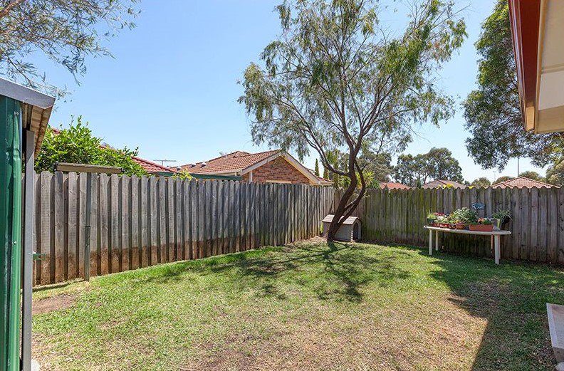 Photo - 12 Leeswood Court, Wattle Grove NSW 2173 - Image 9