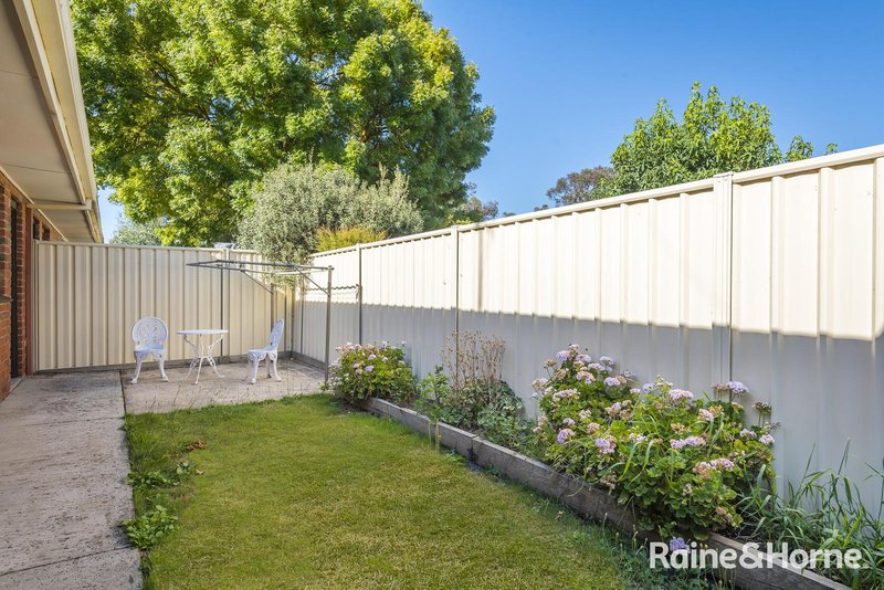 Photo - 1/2 Leete Street, Kyneton VIC 3444 - Image 11