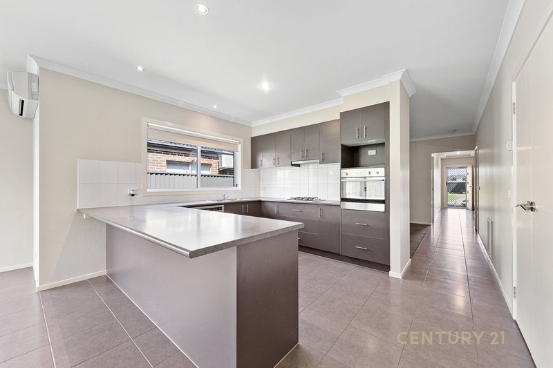 Photo - 12 Lehmann Grove, Pakenham VIC 3810 - Image 3