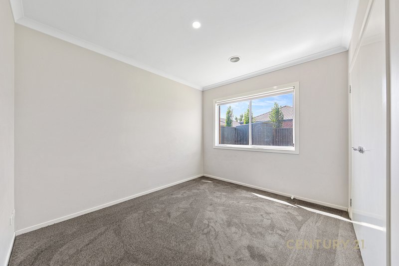 Photo - 12 Lehmann Grove, Pakenham VIC 3810 - Image 9