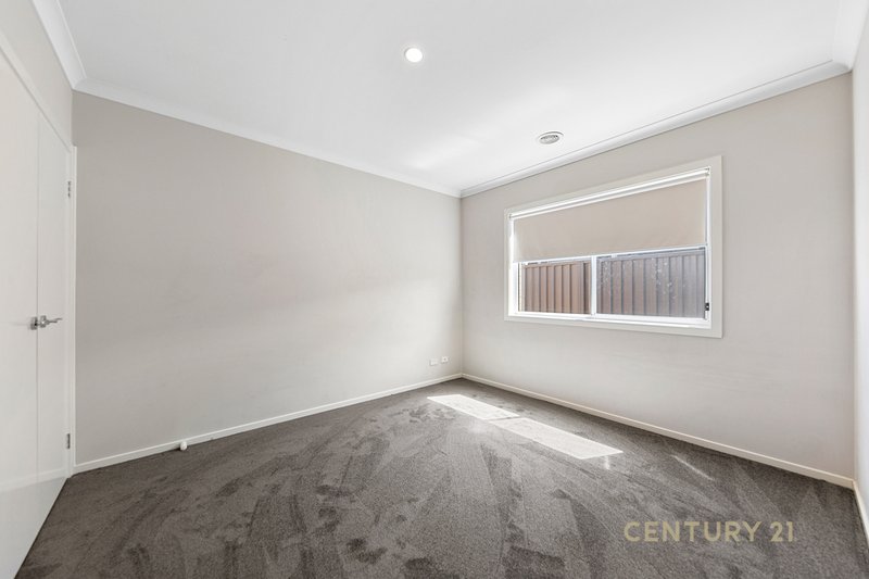 Photo - 12 Lehmann Grove, Pakenham VIC 3810 - Image 10