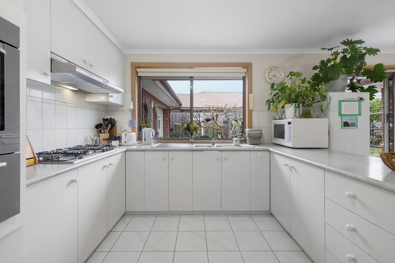 Photo - 12 Lena Court, Hoppers Crossing VIC 3029 - Image 9