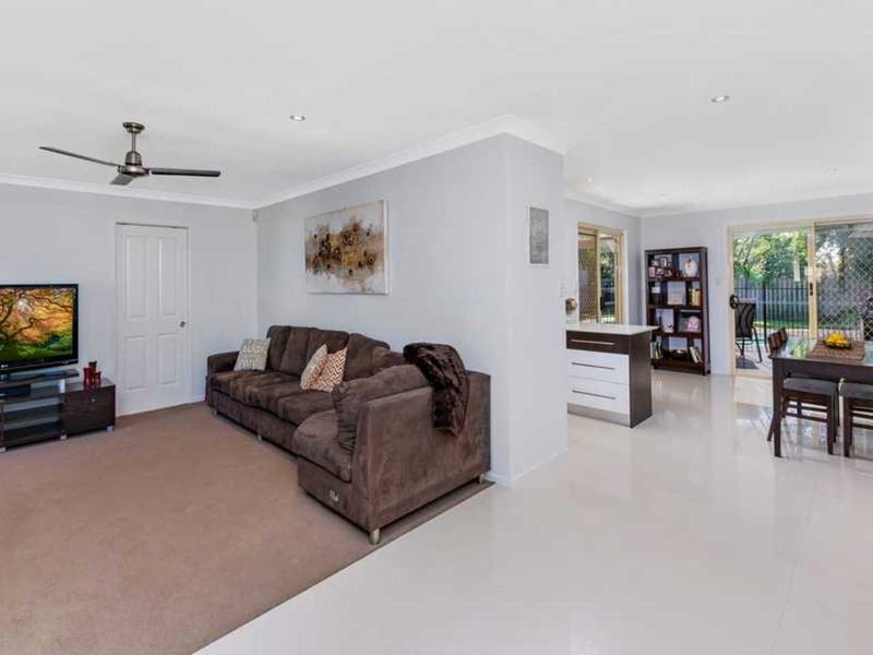 Photo - 12 Leviathan Drive, Mudgeeraba QLD 4213 - Image 4