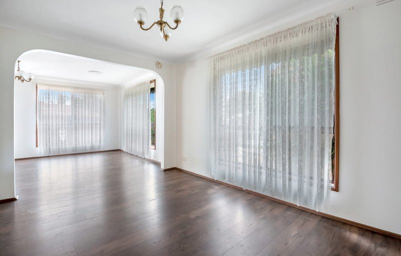 Photo - 12 Lewis Close, Mill Park VIC 3082 - Image 6