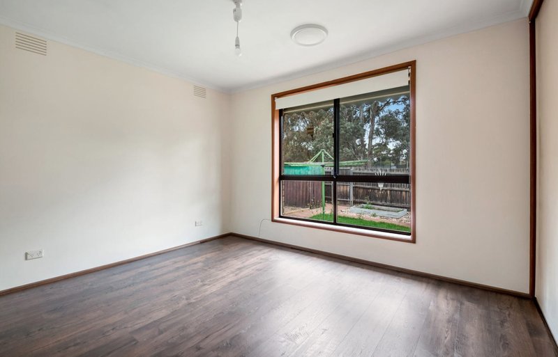 Photo - 12 Lewis Close, Mill Park VIC 3082 - Image 7
