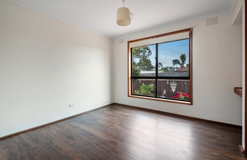 Photo - 12 Lewis Close, Mill Park VIC 3082 - Image 8