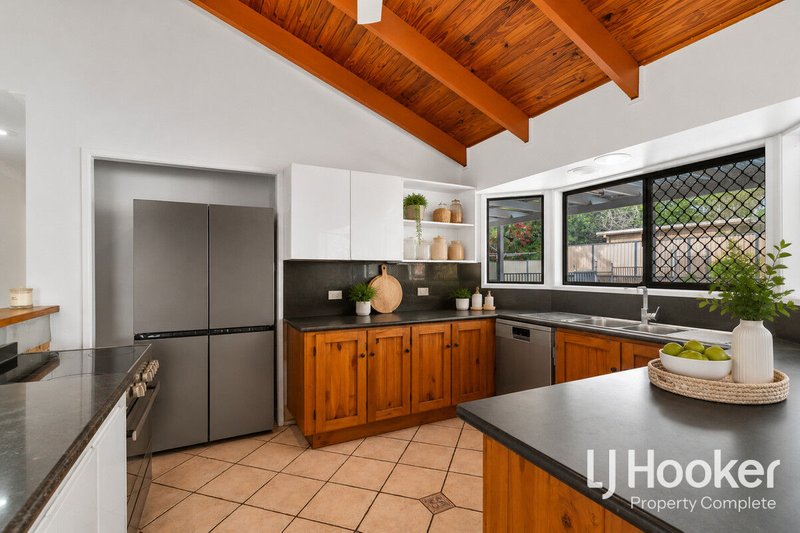 Photo - 12 Lichen Court, Regents Park QLD 4118 - Image 3