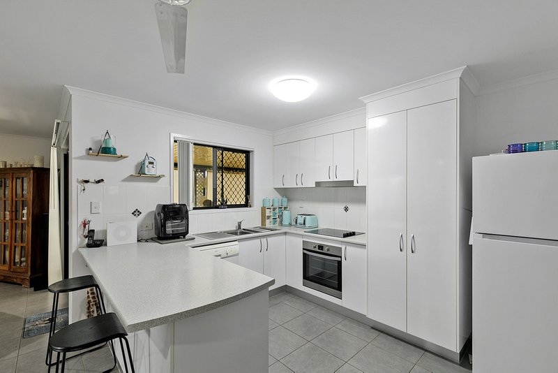 Photo - 12 Lillee Court, Urangan QLD 4655 - Image 8