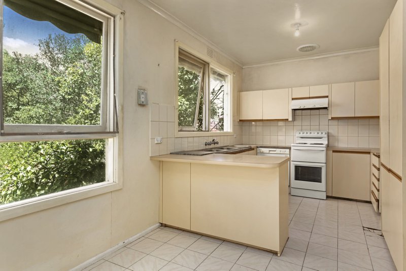 Photo - 12 Lincoln Drive, Bulleen VIC 3105 - Image 4