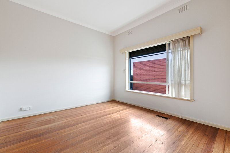 Photo - 12 Lindenow Street, Reservoir VIC 3073 - Image 8