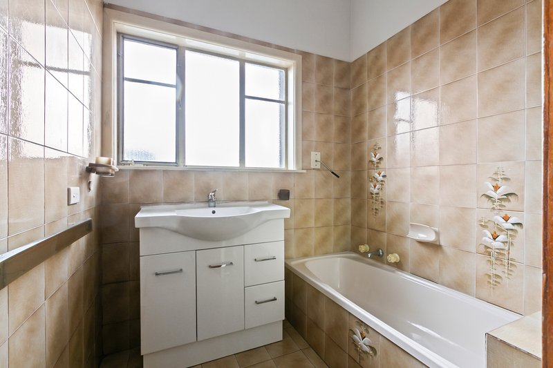 Photo - 12 Lindenow Street, Reservoir VIC 3073 - Image 9