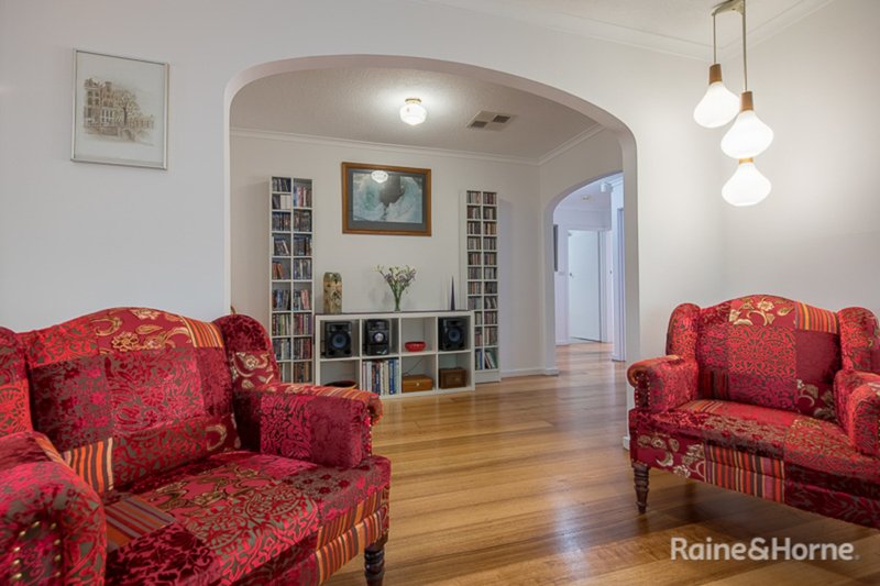 Photo - 12 Lindsay Avenue, Sunbury VIC 3429 - Image 9