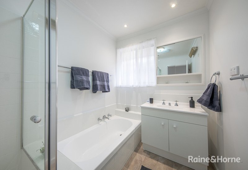 Photo - 12 Lindsay Avenue, Sunbury VIC 3429 - Image 11