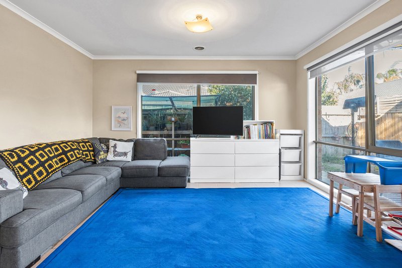 Photo - 12 Lisburn Way, Berwick VIC 3806 - Image 6