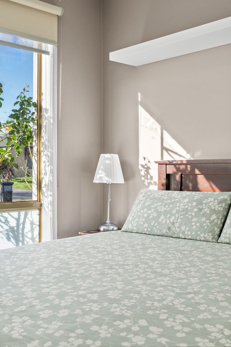 Photo - 12 Lisburn Way, Berwick VIC 3806 - Image 10