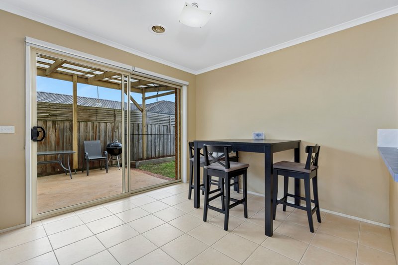 Photo - 12 Lisburn Way, Berwick VIC 3806 - Image 5