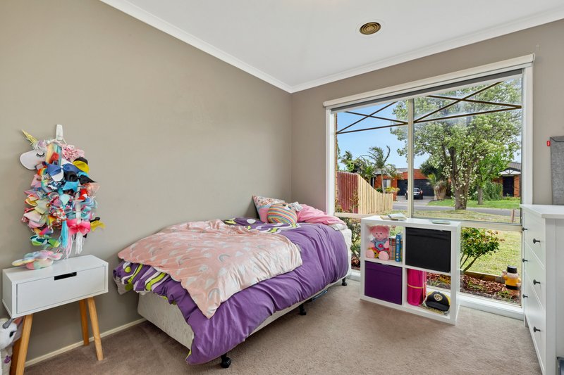 Photo - 12 Lisburn Way, Berwick VIC 3806 - Image 8