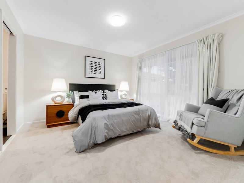 Photo - 12 Lobelia Court, Cranbourne North VIC 3977 - Image 3