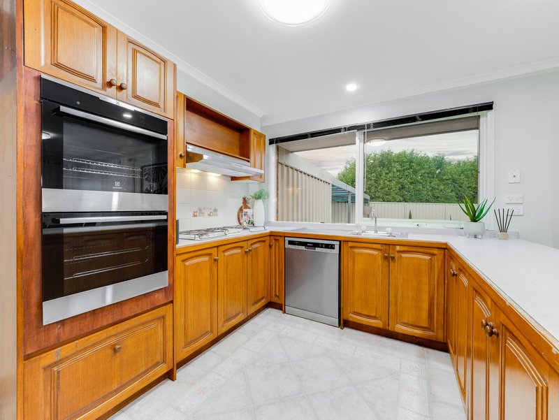 Photo - 12 Lobelia Court, Cranbourne North VIC 3977 - Image 12