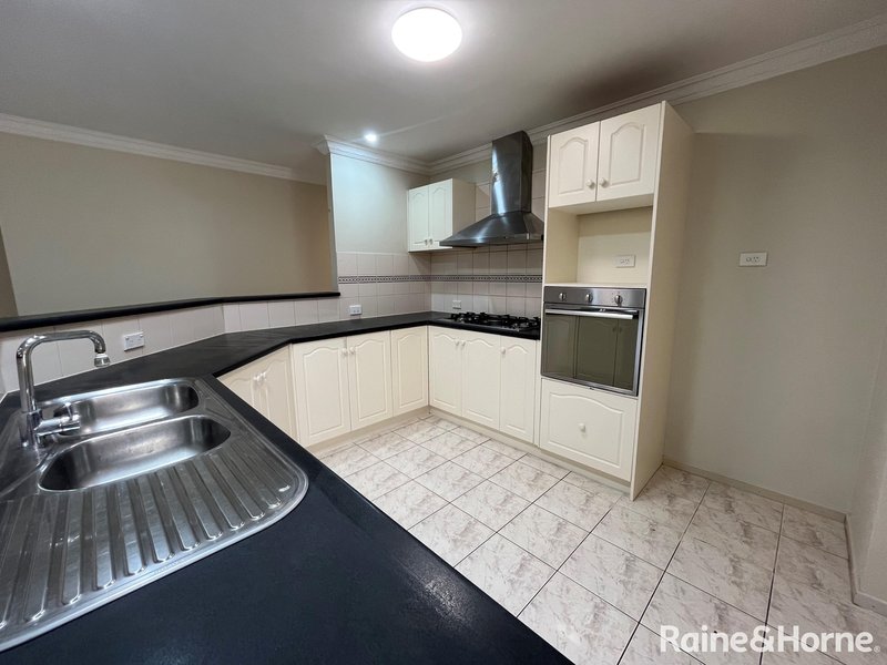 Photo - 12 Loddon Close, Caroline Springs VIC 3023 - Image 8