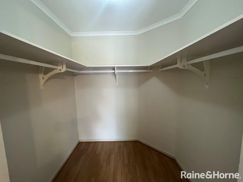 Photo - 12 Loddon Close, Caroline Springs VIC 3023 - Image 13