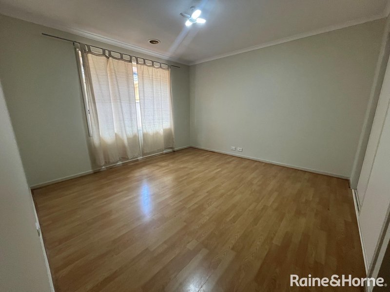 Photo - 12 Loddon Close, Caroline Springs VIC 3023 - Image 15