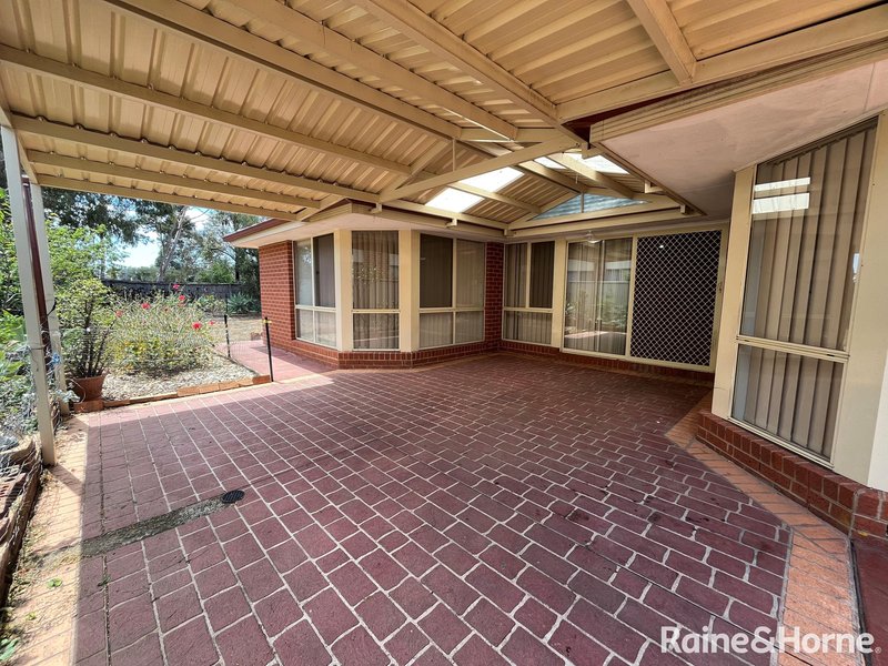 Photo - 12 Loddon Close, Caroline Springs VIC 3023 - Image 22