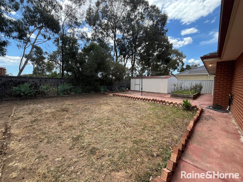 Photo - 12 Loddon Close, Caroline Springs VIC 3023 - Image 24