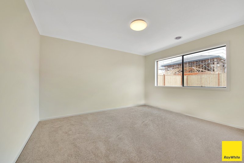 Photo - 12 Loganberry Road, Manor Lakes VIC 3024 - Image 12