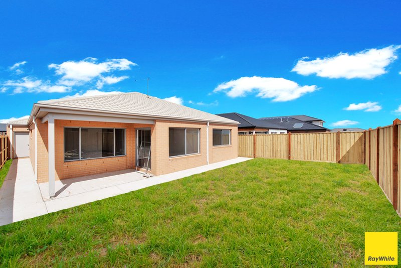 Photo - 12 Loganberry Road, Manor Lakes VIC 3024 - Image 19