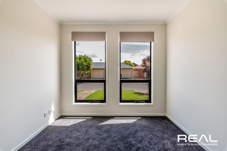 Photo - 12 Lucy Drive, Munno Para West SA 5115 - Image 6